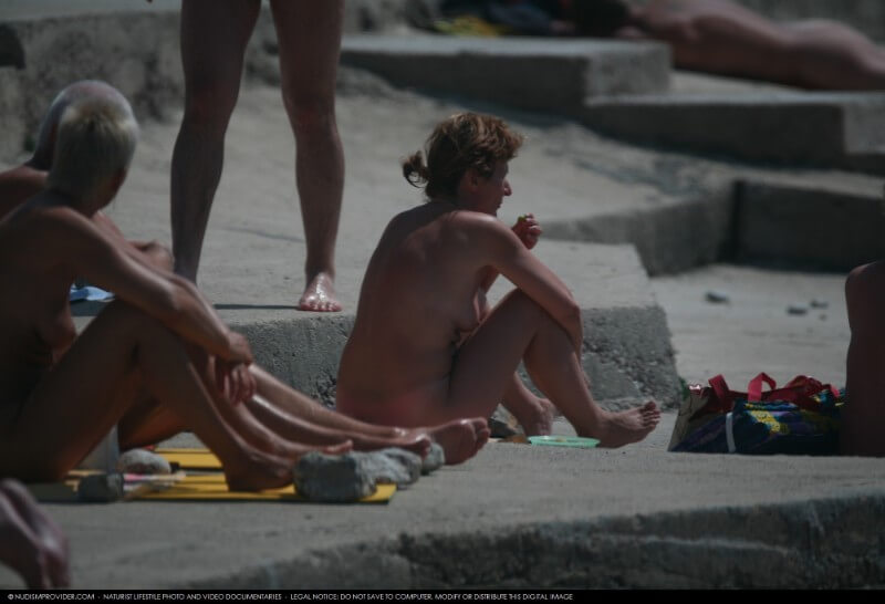 Nudist Rocky Family Angle gallery - Nudism improves health and boosts self-esteem