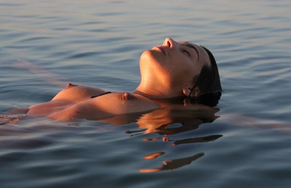 Sunlight Water to the Night pics - Nudism has an ancient history