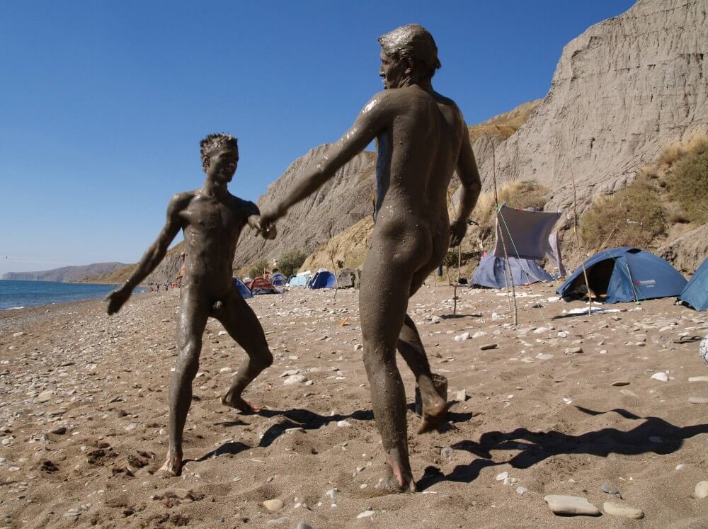 Jr Nudist Nude Beach Mud Soldiers photos - Nudism helps improve health and boost self-confidence