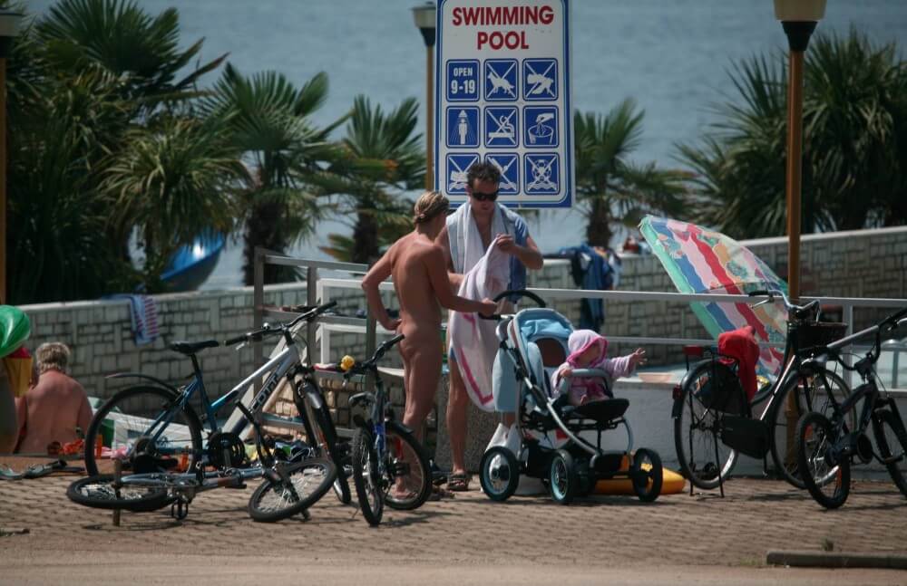 Poolside Camp Gathering pics - Naturists believe in themselves and their potential