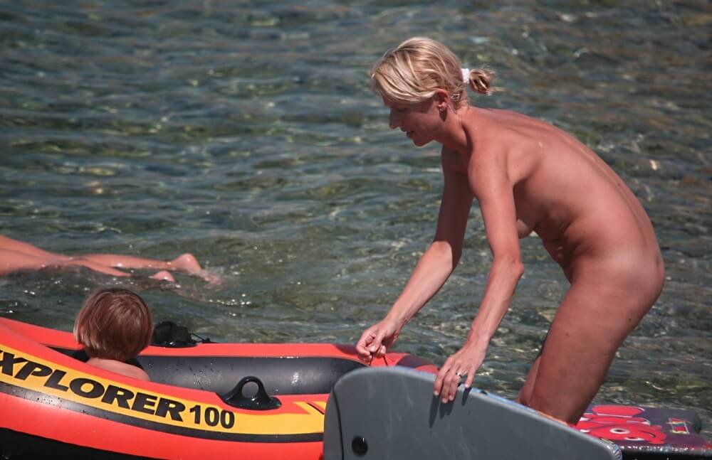 Red Boating for Two Nudists pics - For those who want to officially become nudists