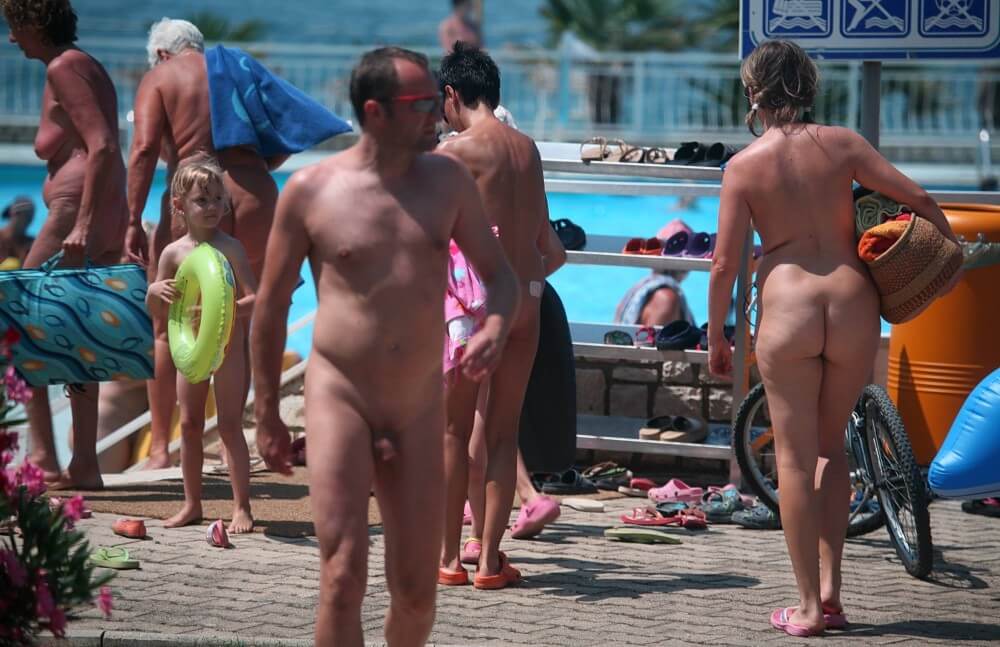 Daytime Nudists Chill Out photos - The naked body as a reflection of inner beauty