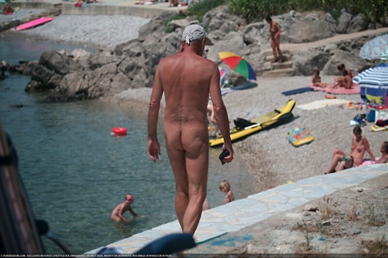 Nudist Shore Walking pics - Differences between nudists and naturists