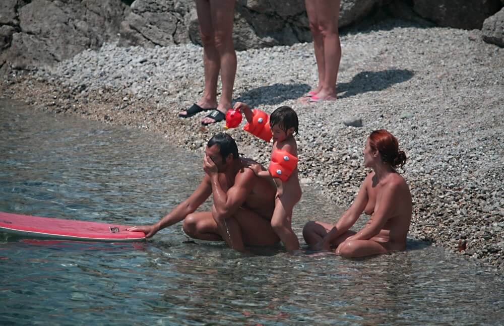 Beach Nudist Family Shore Camp pics - Nudity helps you feel free