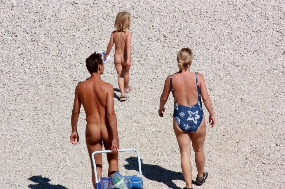 Beach Voyage Nudism Life pics - Nudism and naturism help overcome prejudices and fears related to physical appearance