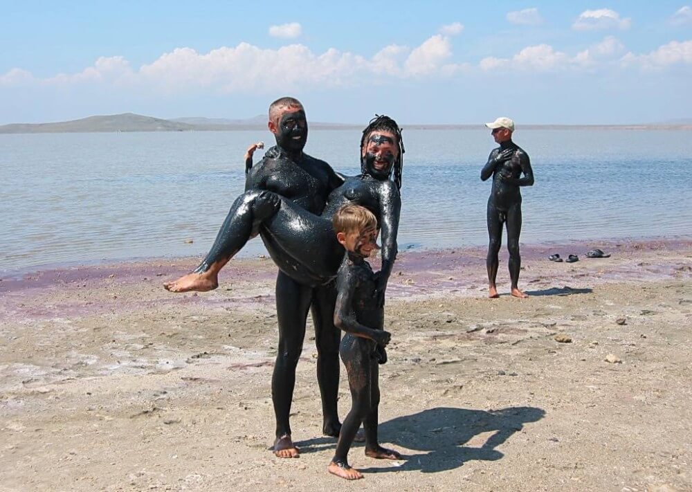 Dark Mud And Clear Water pics - Nudism teaches us to appreciate the present moment