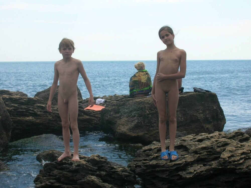 Beach Rocking Profile pics - Nudism contributes to the strengthening of psychological health