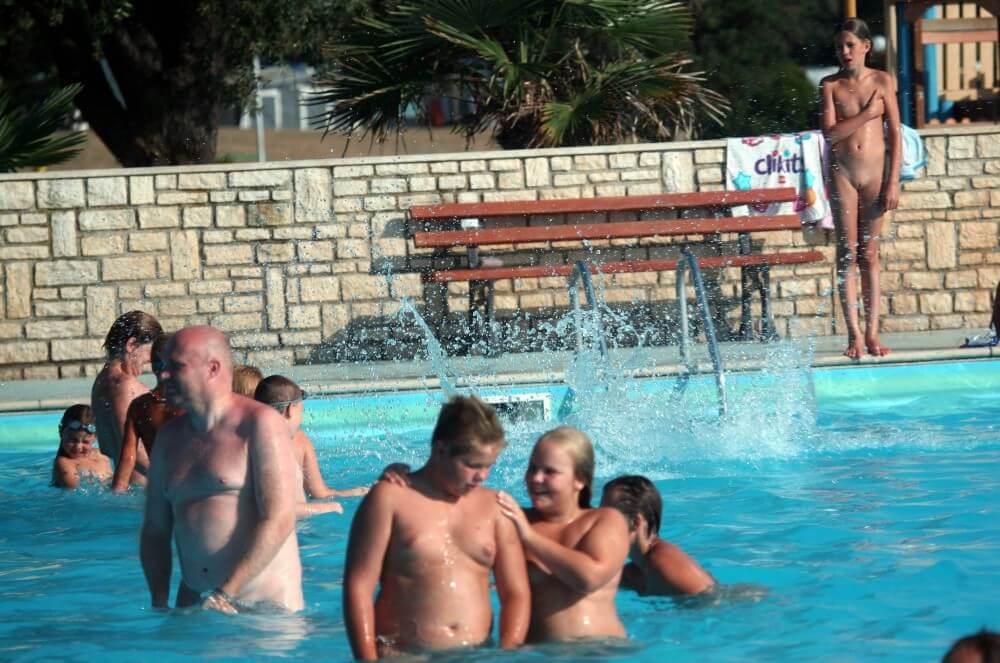 Naturist Pool Girls Profile pics - Joy and pleasure are part of the nudist experience
