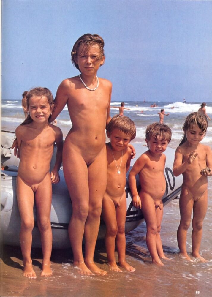 Jung und Frei Nr 2 - Undressing is permissible only within ones own community