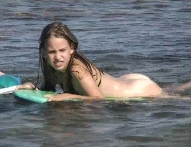 Naturistin: Julia and Hanna Am Meer - Simplicity is an important part of naturists lives