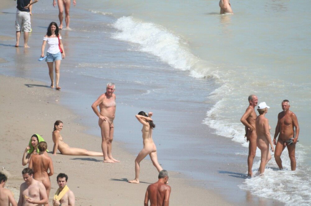 Costinesti Beach Groups pics - Rejecting Swimsuits