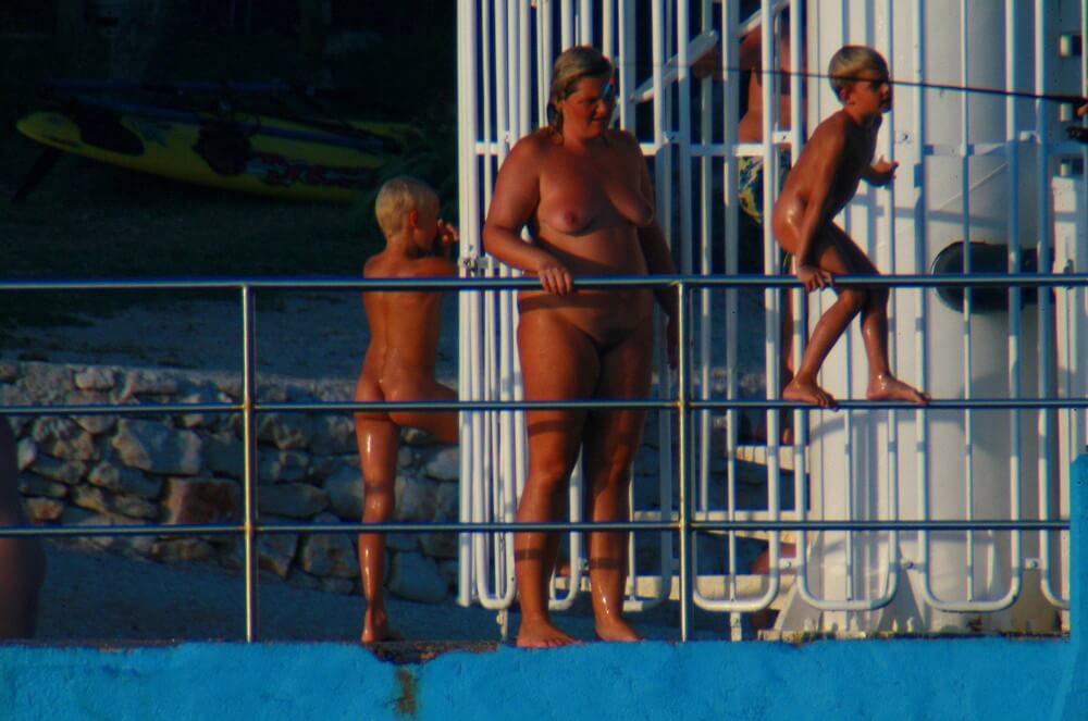 Uka FKK Water Play - Types of recreation in nudist and naturist resorts and parks