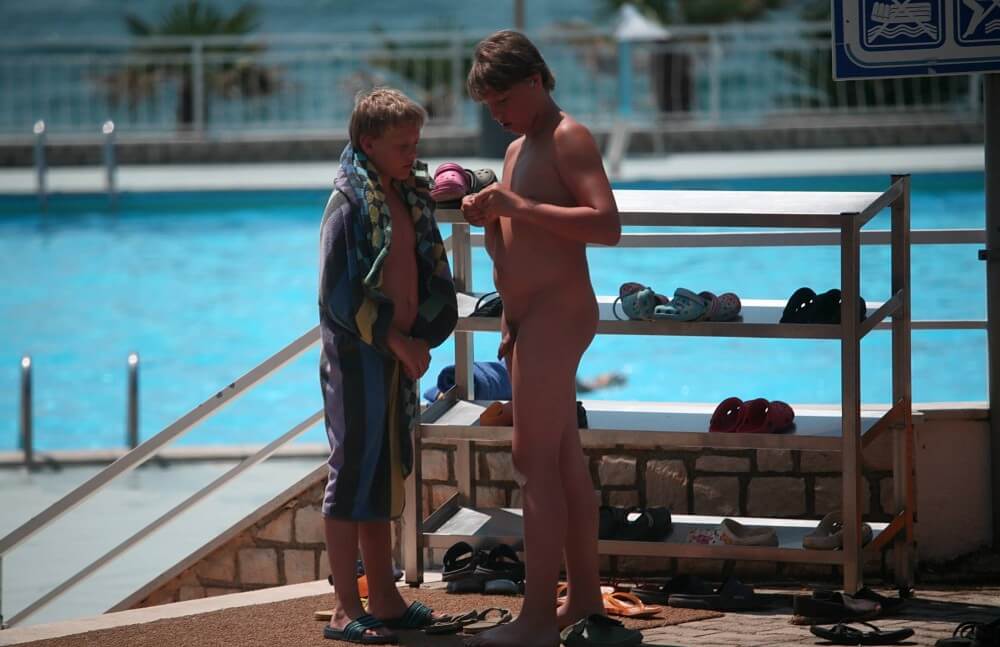 Scooter Travel Mid Day pics - Nudity is a natural part of life