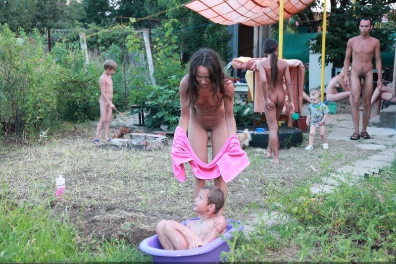 Green barrel of fun-grassy fields of gold photos - Nudism promotes psychological and physical well-being