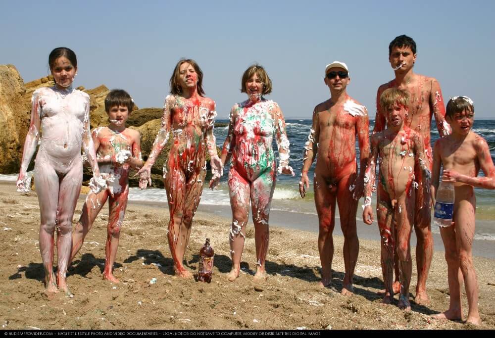 Naturism photo gallery # 58 - Nudism is permitted throughout the entire territory