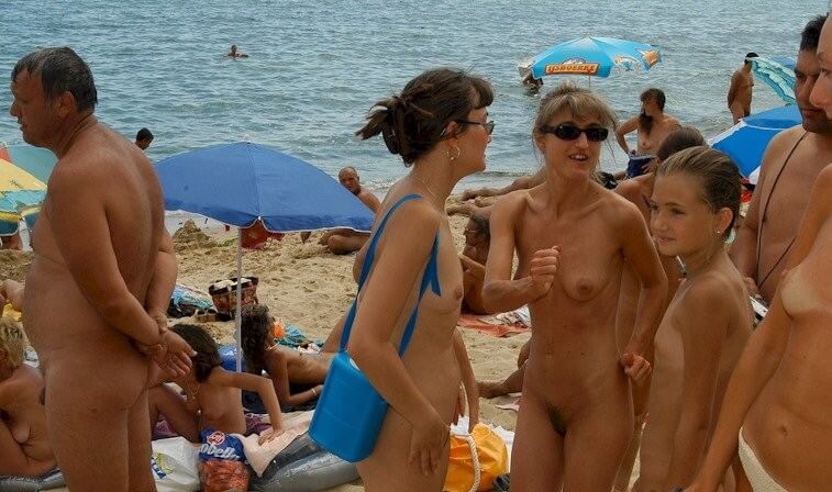 Documentary video naturism 1999 - Freedom of choice and honesty are key ideas in naturism and nudism