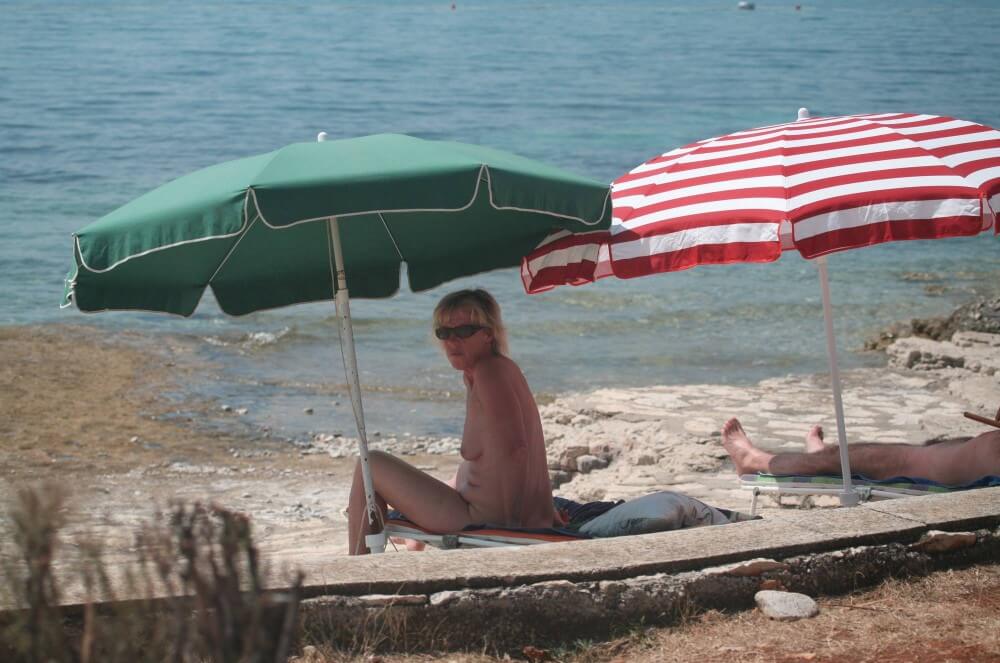 FKK Beachline Front pics - Naturism and nudism value openness and sincerity