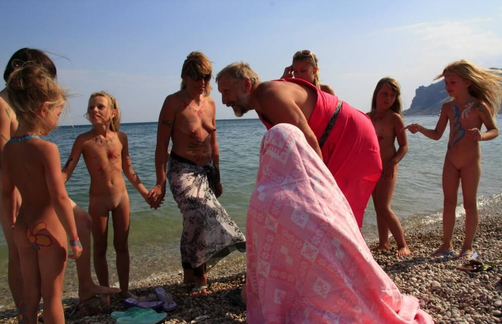 Water Drying Off pics - Nudism helps people accept themselves