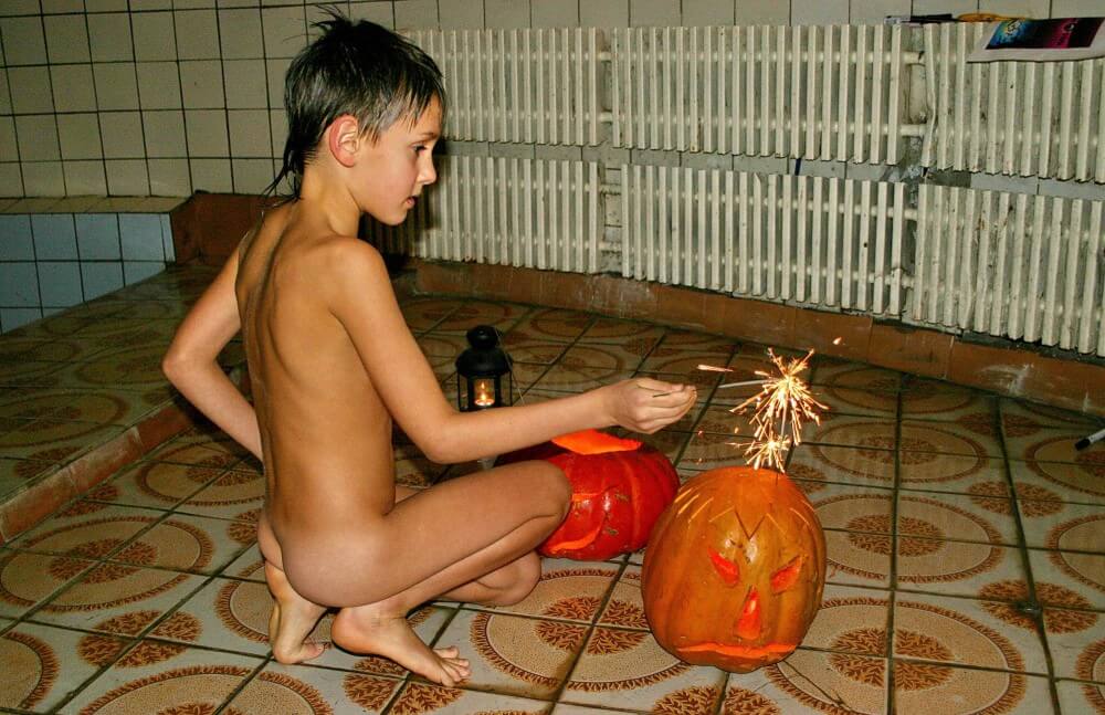Naturism photo gallery # 20 - Must always be without clothes
