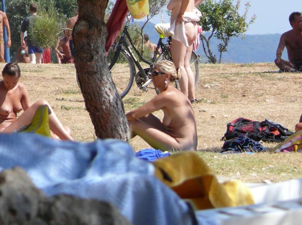 Ula FKK Shore Perspective pics - The practice of nudism helps us shed imposed stereotypes and insecurities