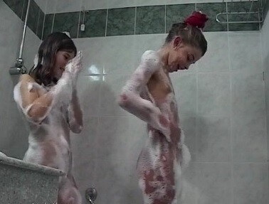 Naturistin: Rain Holiday 4 - The body looks beautiful and natural in its natural, unadorned state