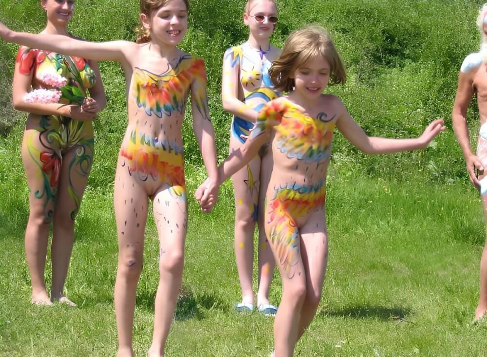 Naturism photo gallery # 29 - Nudity helps to overcome insecurities and boost self-esteem