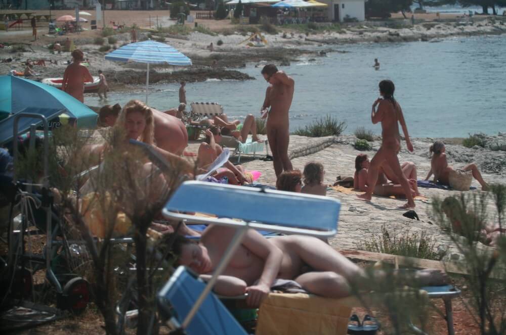 Nuda Beach Wide Outlook pics - Clothing is also a mask for a nudist