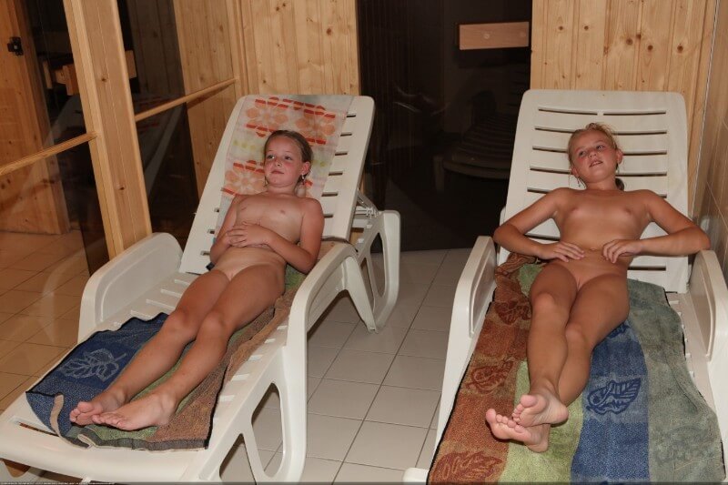 Record center relaxation photos - Naturists love openness and freedom