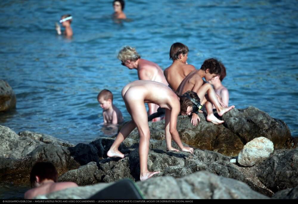 Summer day on the Black Sea photos - Ordinary Citizens Consciously Practicing Nudism