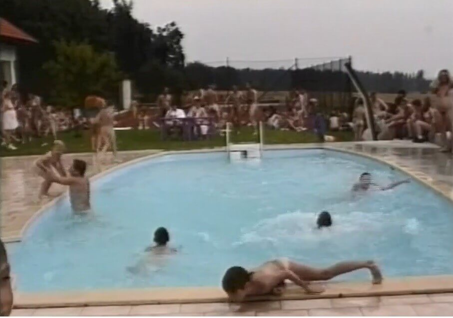 Helios Natura: A Gathering Of Nudists - Leaving the house in a state of complete nudity